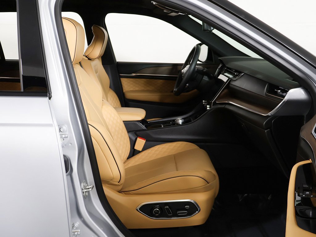 Used 2024 Jeep Grand Cherokee L Summit w/ Advanced Protech Group IV image 33