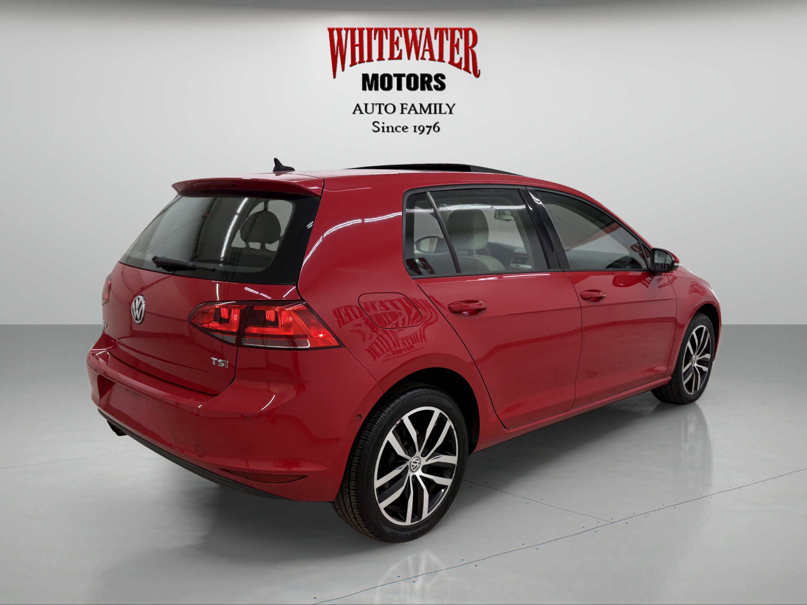 Used 2016 Volkswagen Golf SE w/ Lighting Package image 4