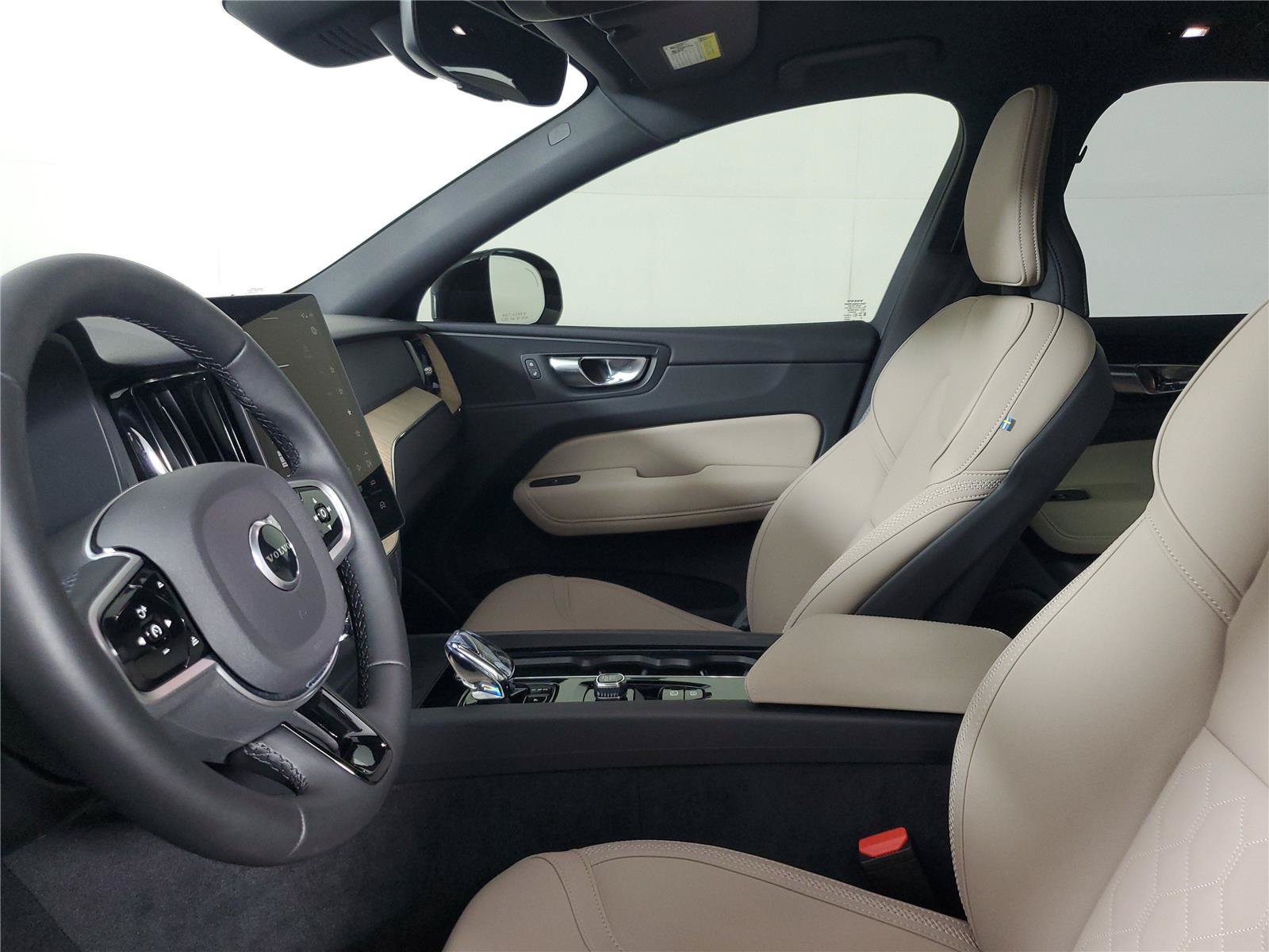 Certified 2026 Volvo XC60 B5 Plus w/ Protection Package Premier AWD/4WD image 22