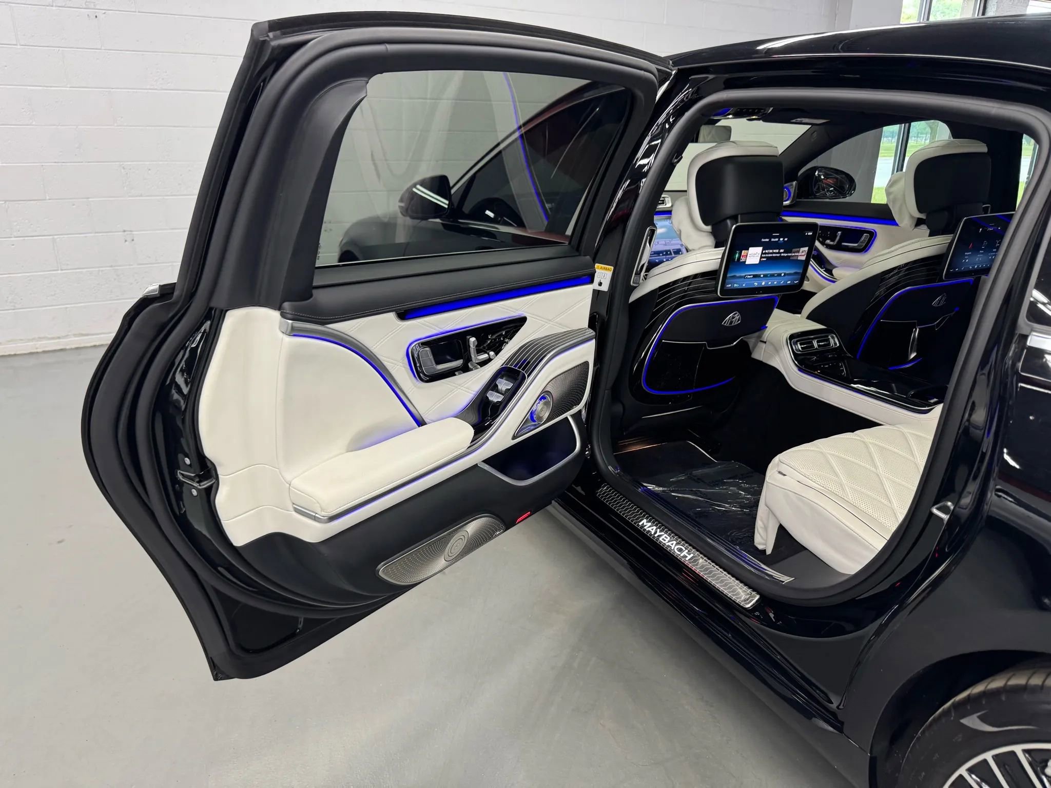 Used 2023 Mercedes-Benz Maybach S 680 S 680 4MATIC Sedan 4D w/ Manufaktur Leather Package image 37