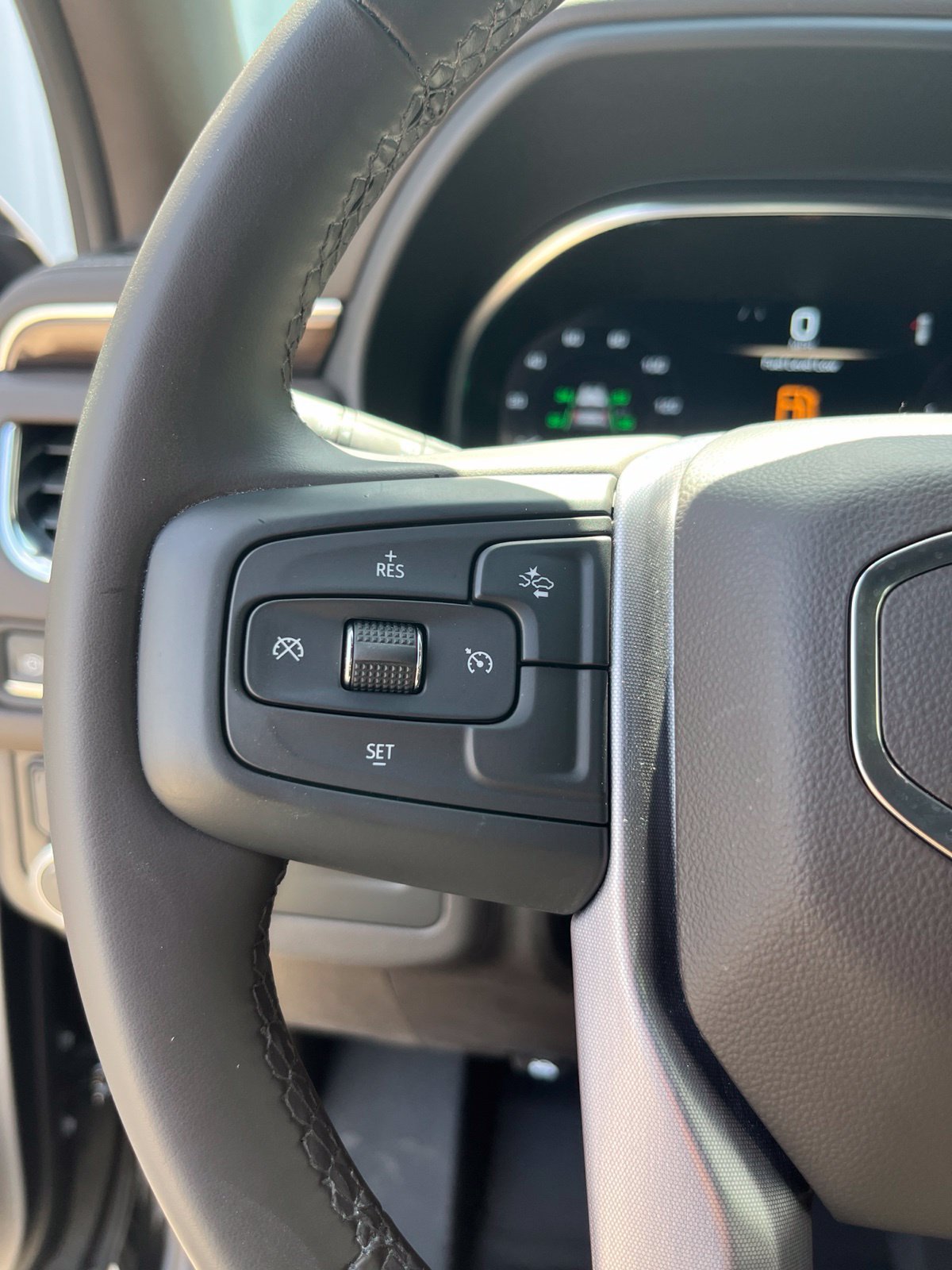 Used 2024 GMC Yukon SLE RWD image 20