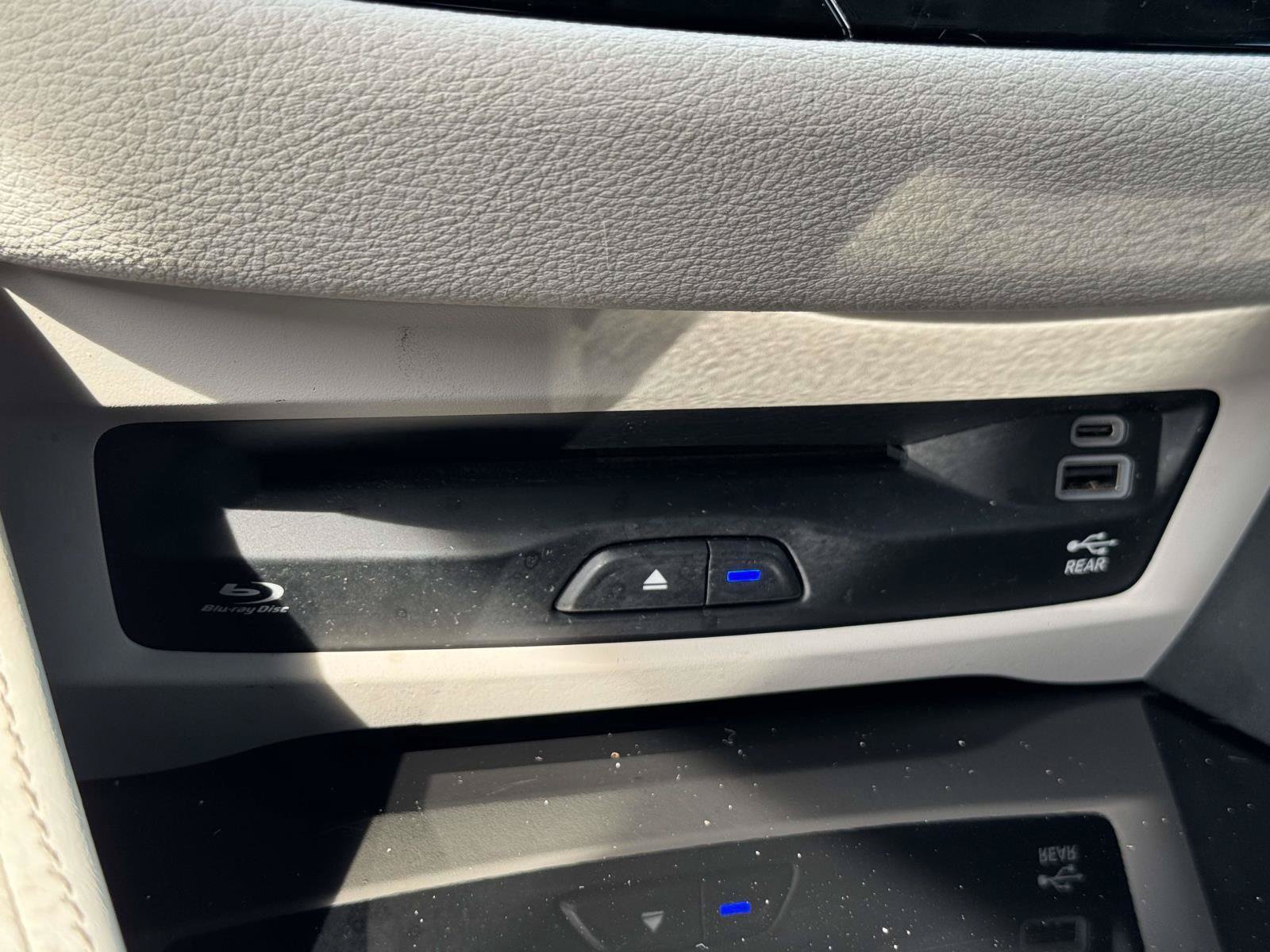 Used 2023 Chrysler Pacifica Limited w/ Uconnect Theater Family Group AWD/4WD image 19