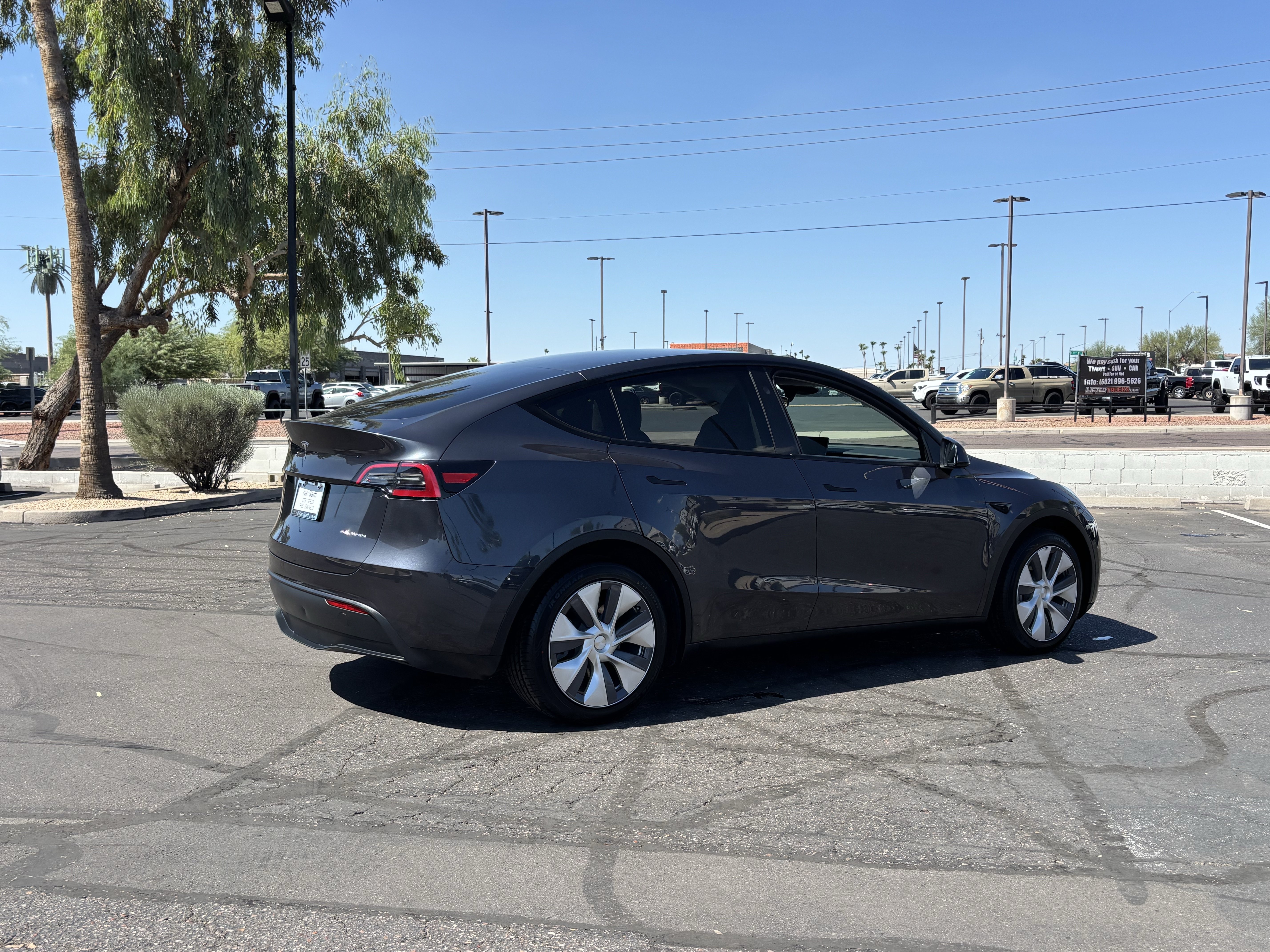 Used 2024 Tesla Model Y Long Range AWD/4WD image 3