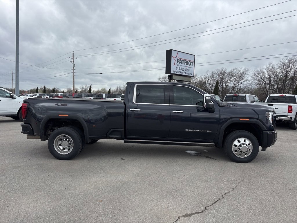 Used 2024 GMC Sierra 3500 Denali Ultimate image 2