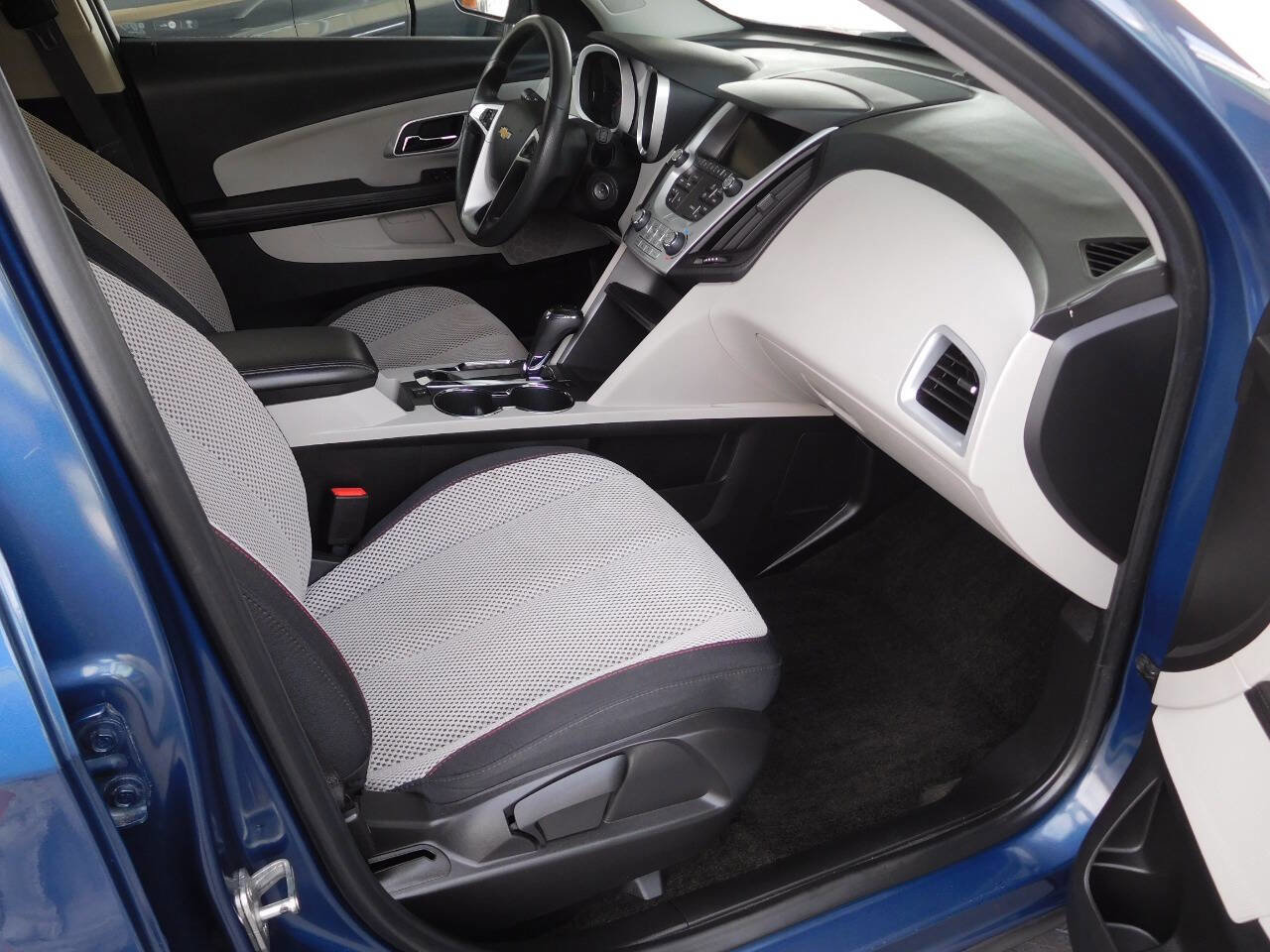 Used 2017 Chevrolet Equinox LT image 5