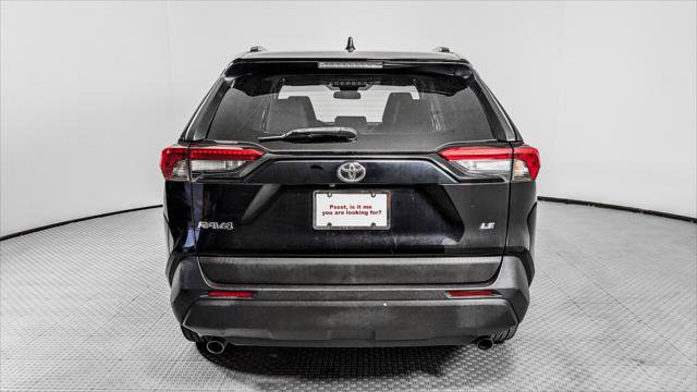 Used 2020 Toyota RAV4 LE FWD image 6
