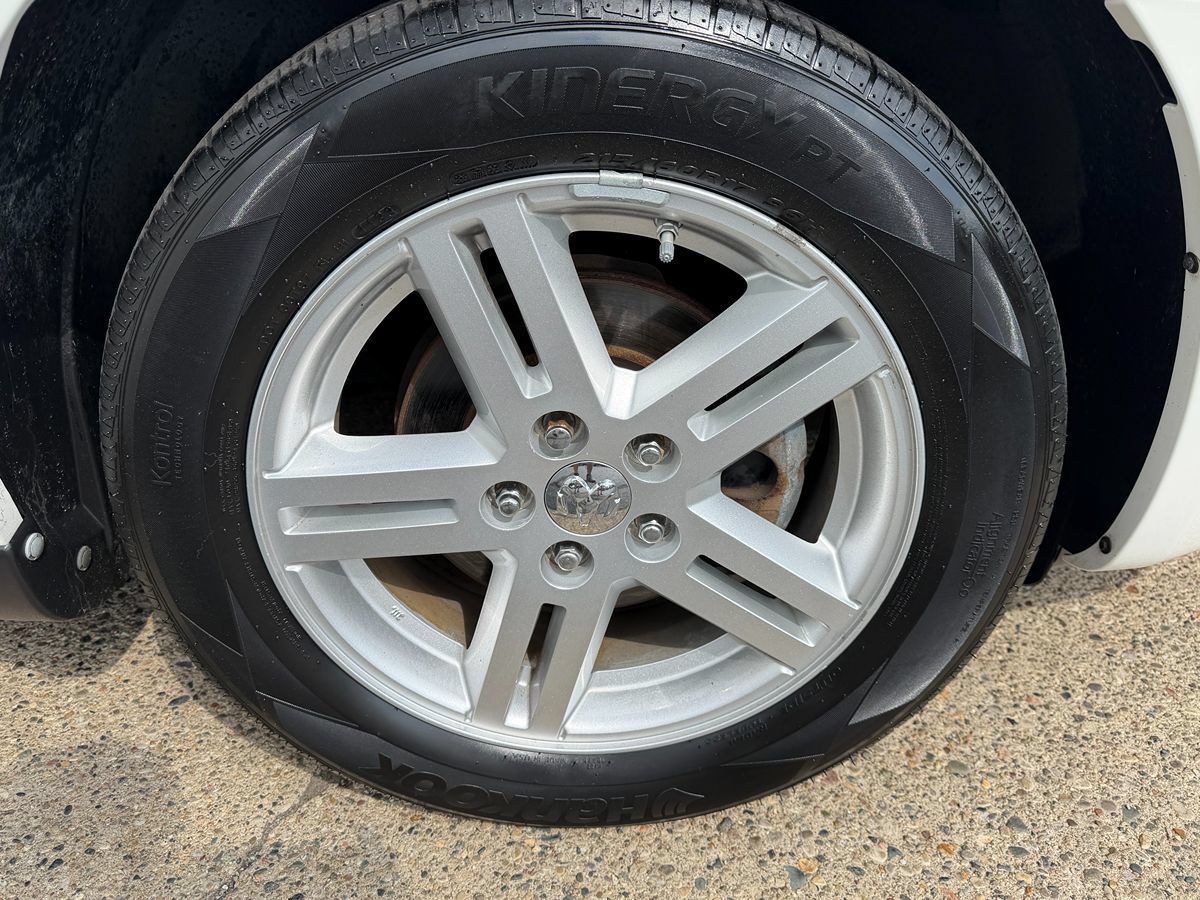Used 2010 Dodge Avenger Express FWD image 33