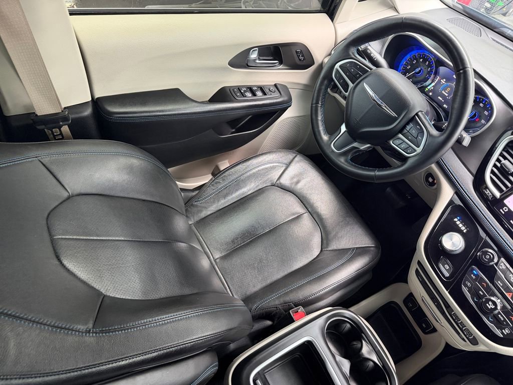 Used 2021 Chrysler Pacifica Touring-L w/ Uconnect Theater Family Group FWD image 38