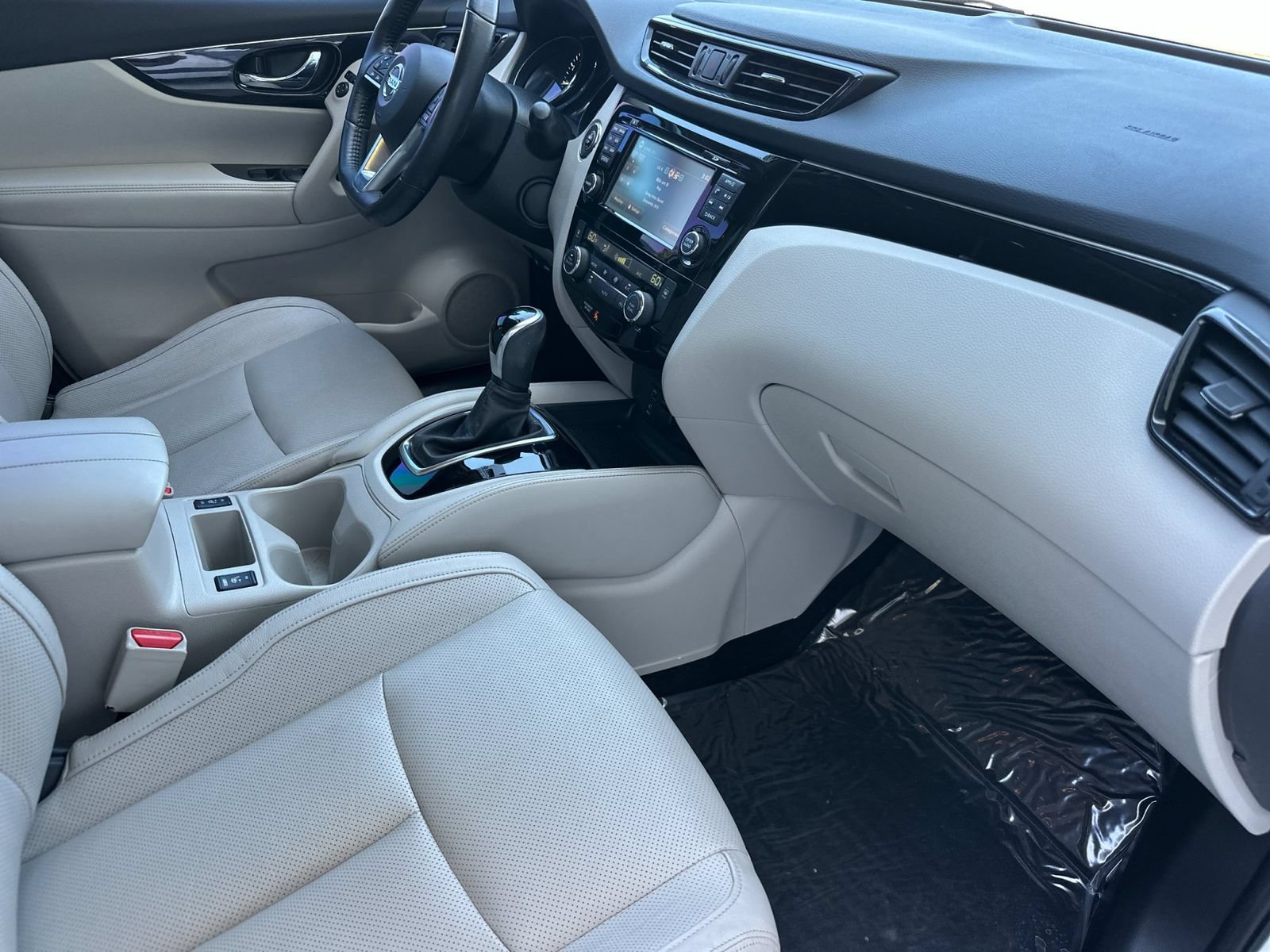 Used 2018 Nissan Rogue Sport SL FWD image 16