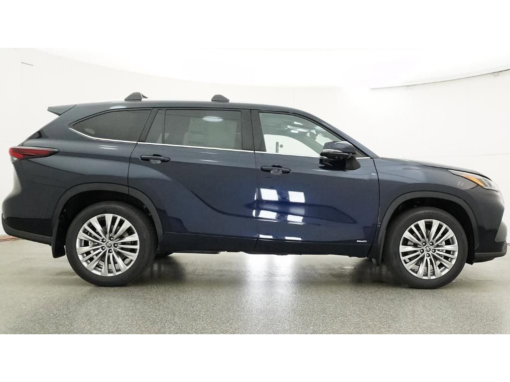 New 2026 Toyota Highlander Platinum image 12