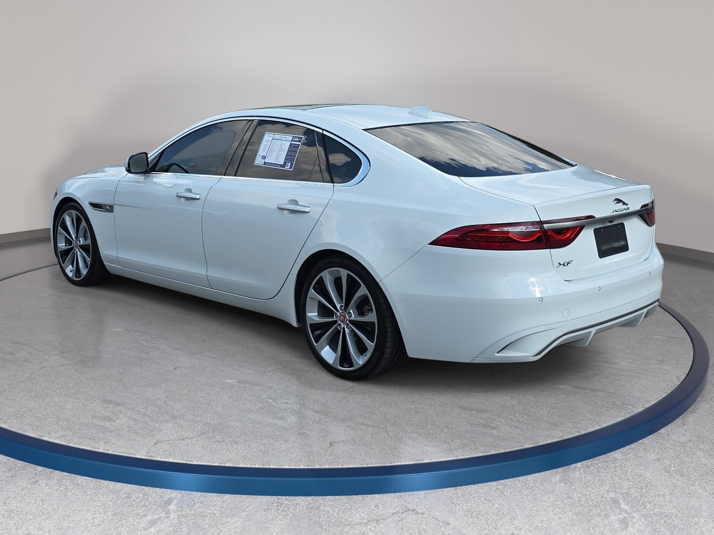 Used 2022 Jaguar XF SE RWD image 7