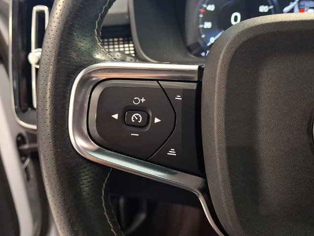 Used 2021 Volvo XC40 T5 R-Design w/ Climate Package AWD/4WD image 20