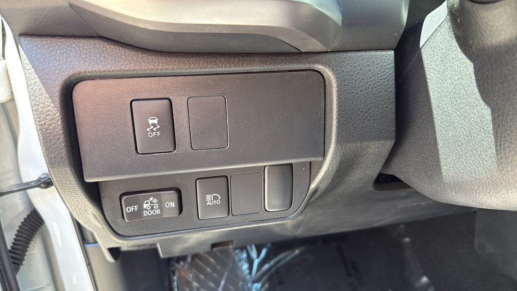 Used 2023 Toyota Tacoma SR5 w/ SR5 Appearance Package RWD image 17