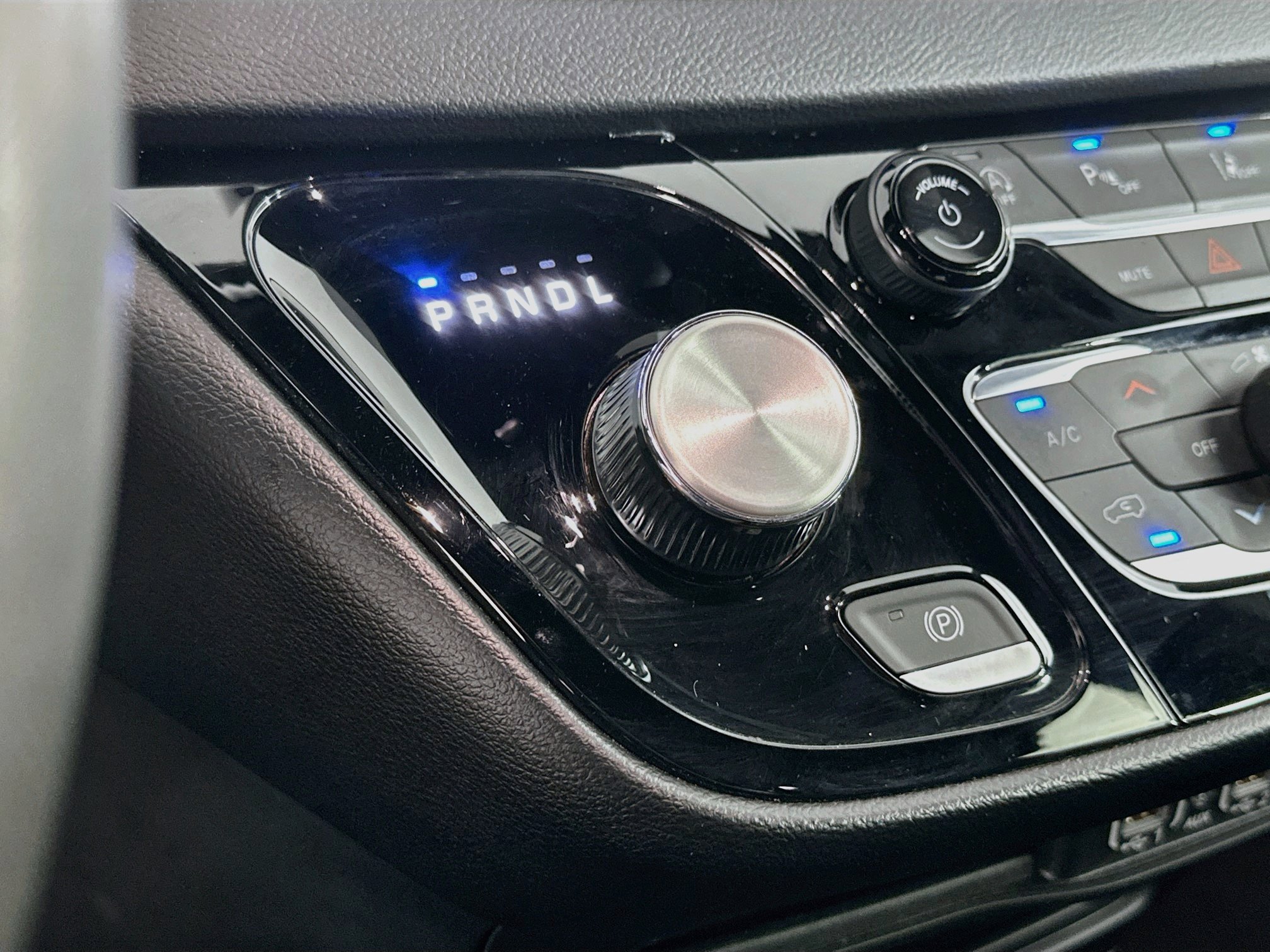 Used 2025 Chrysler Pacifica Select FWD image 24