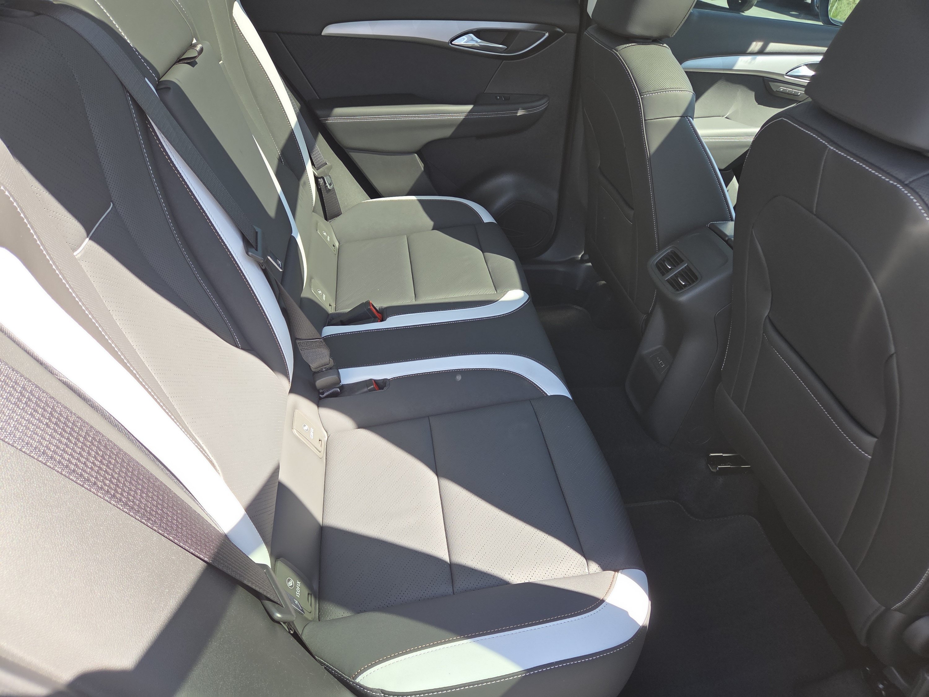Used 2024 Buick Envision Sport Touring AWD/4WD image 32