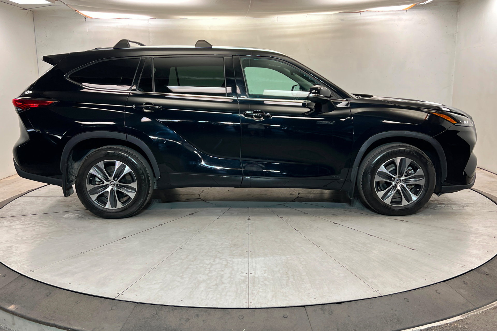 Certified 2021 Toyota Highlander XLE AWD/4WD image 7