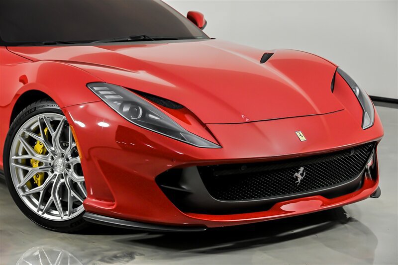 Used 2019 Ferrari 812 Superfast RWD image 2