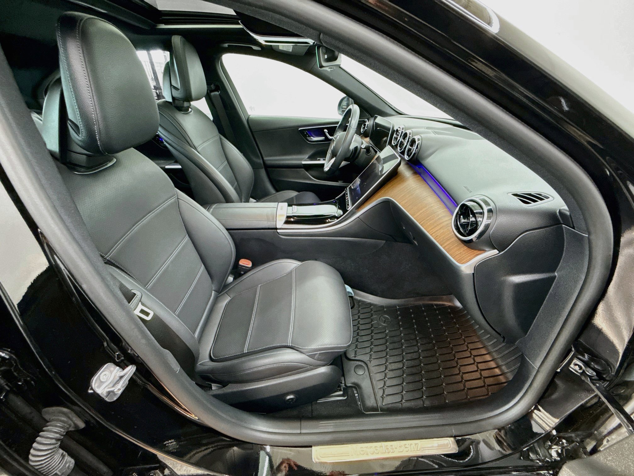 Used 2024 Mercedes-Benz C 300 Sedan image 32