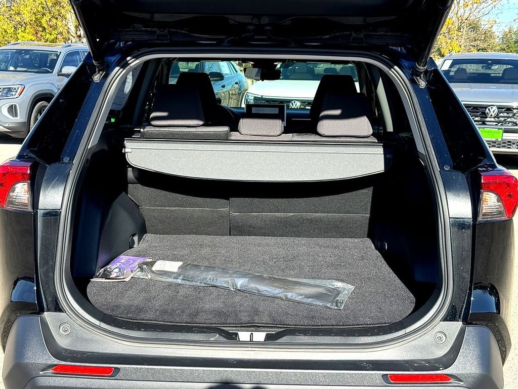 Used 2023 Toyota RAV4 XLE w/ Convenience Package image 10