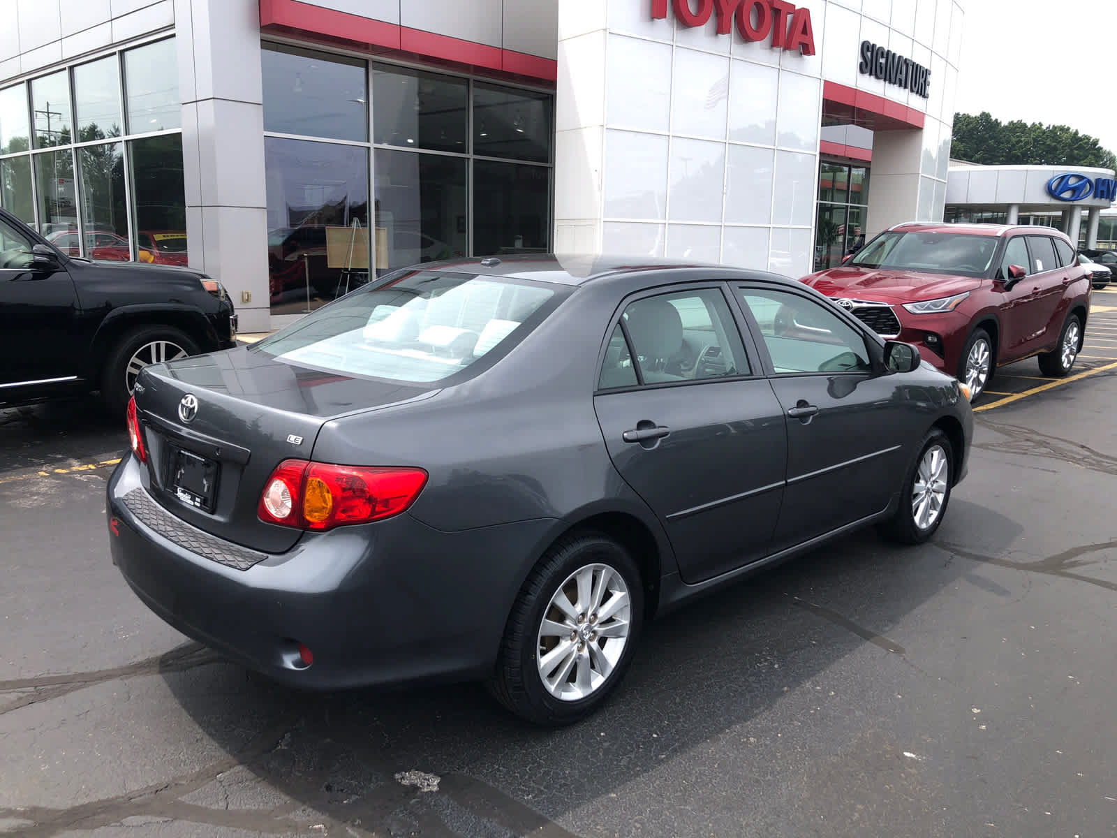 Used 2010 Toyota Corolla LE FWD image 4