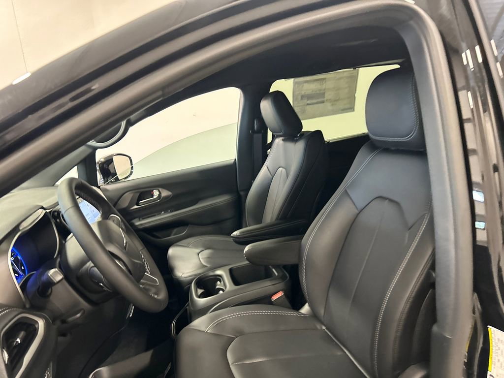 New 2026 Chrysler Pacifica Select FWD image 15