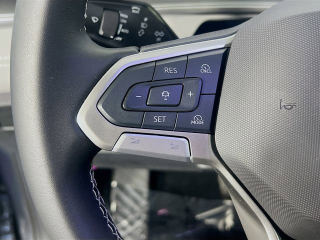Used 2025 Volkswagen Tiguan SE FWD image 17