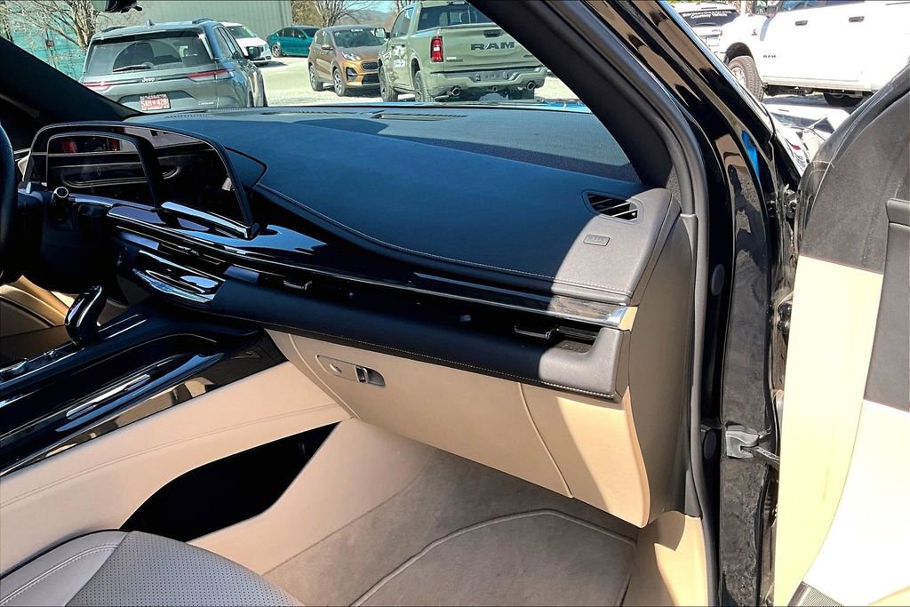 Used 2024 Cadillac Escalade Premium Luxury image 15
