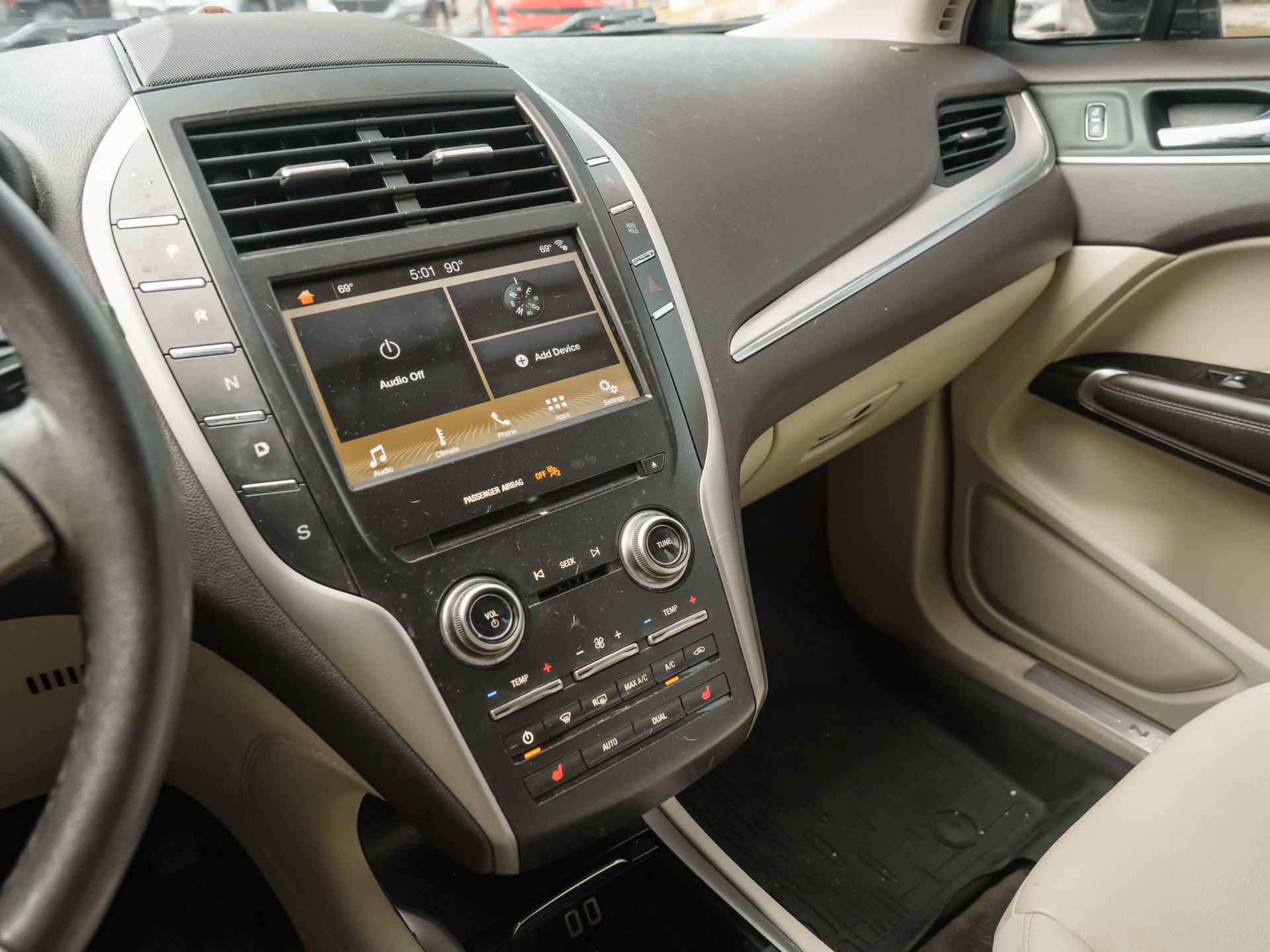 Used 2019 Lincoln MKC Premiere FWD image 21