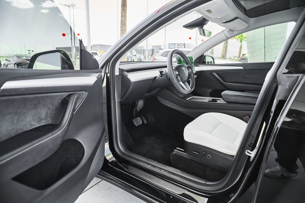 Used 2023 Tesla Model Y Long Range AWD/4WD image 17