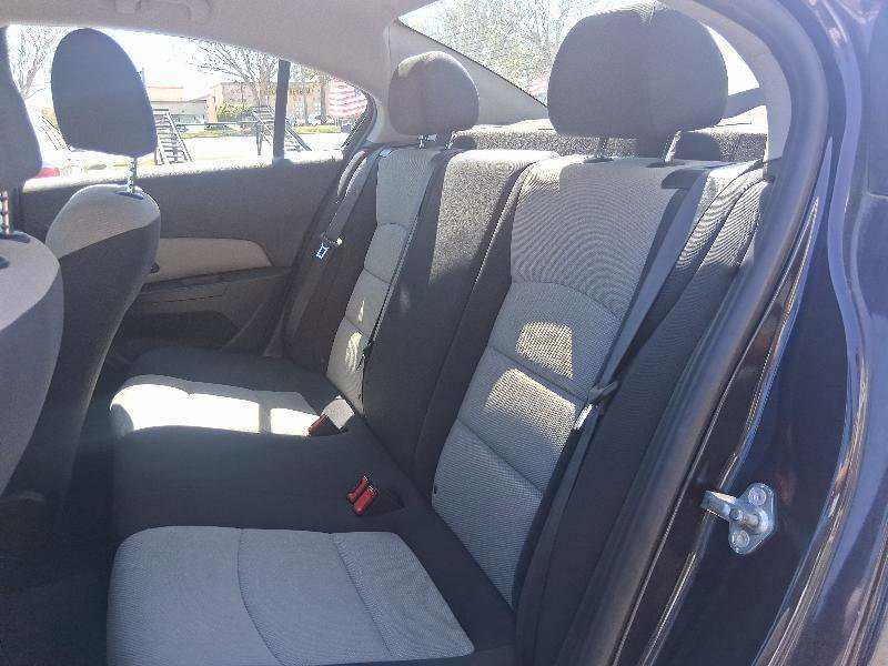 Used 2016 Chevrolet Cruze LS image 17