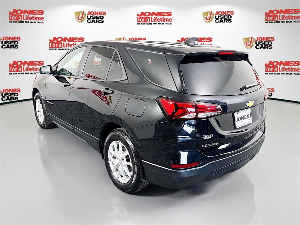 Used 2023 Chevrolet Equinox LS w/ LS Convenience Package image 2