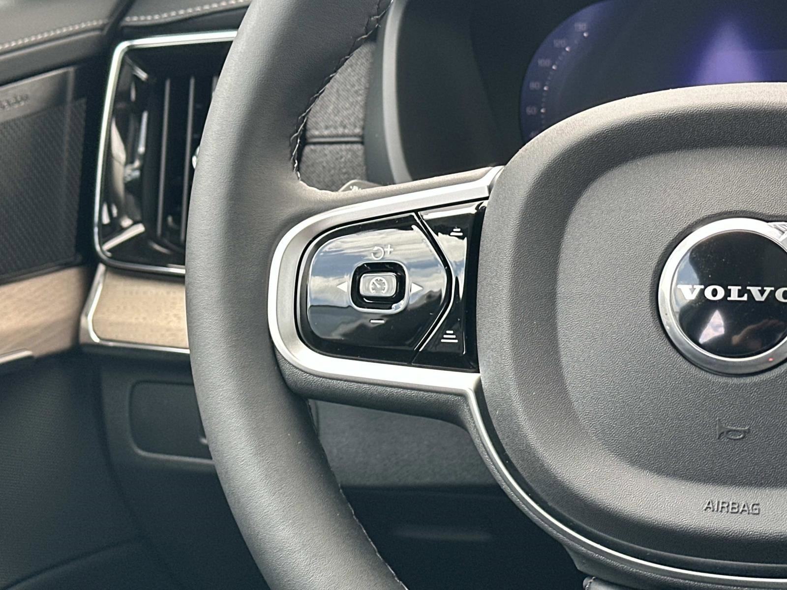 New 2026 Volvo XC90 B5 Plus AWD/4WD image 8