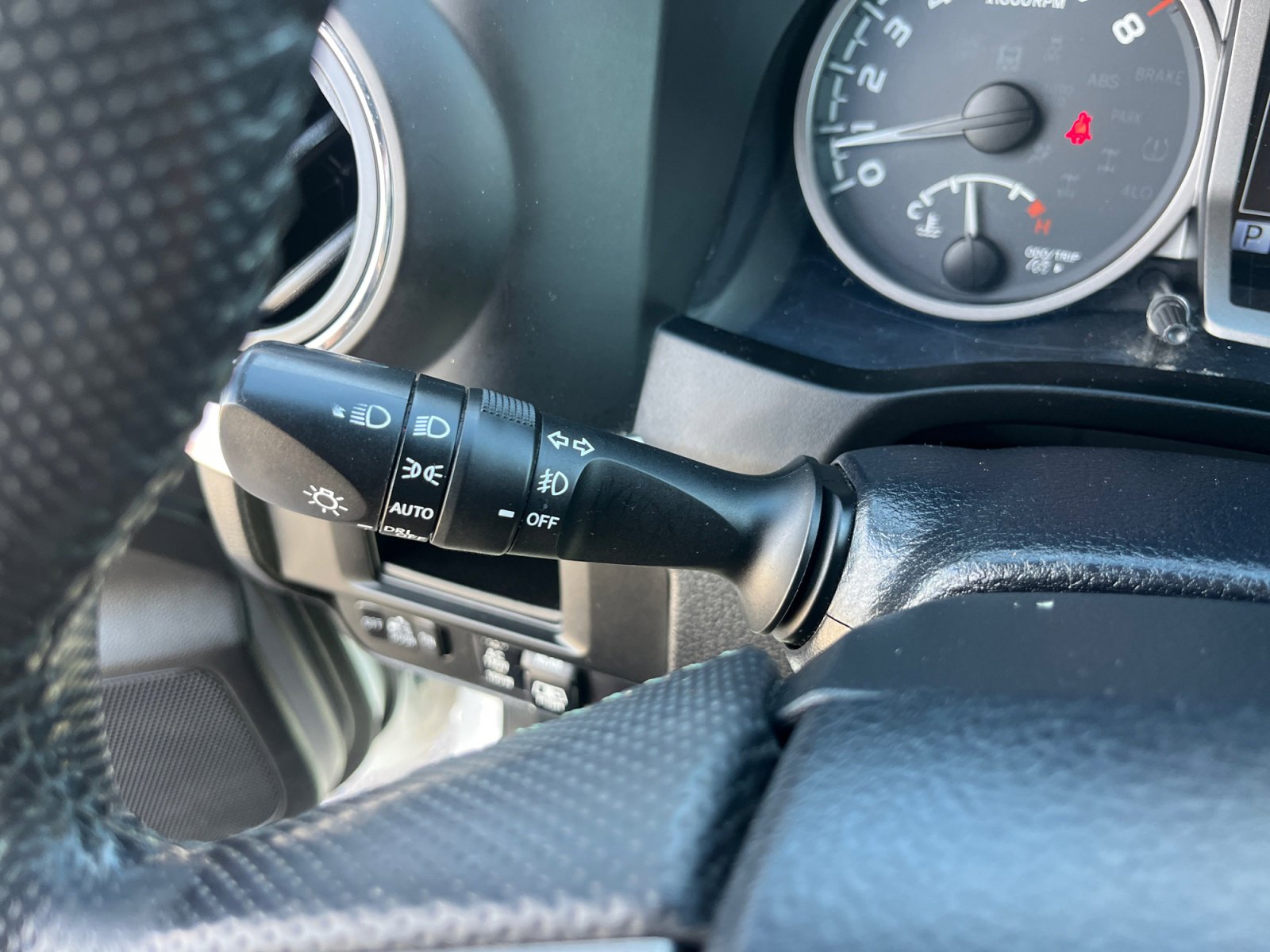 Used 2017 Toyota Tacoma Limited image 12