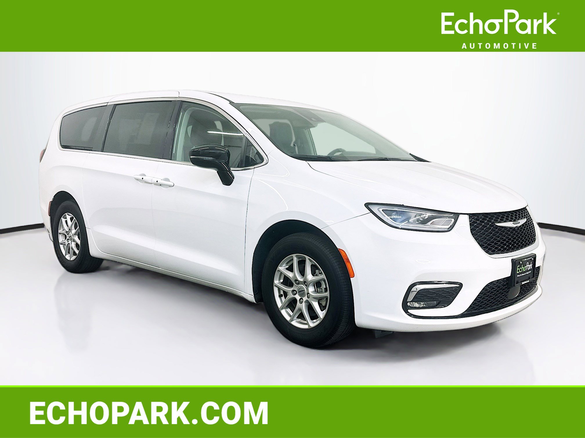 Used 2024 Chrysler Pacifica Touring-L image 1