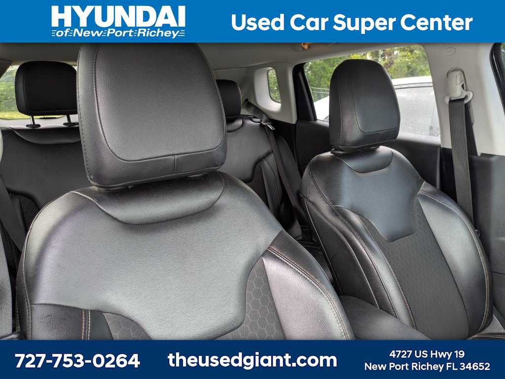 Used 2018 Jeep Compass Latitude FWD image 5