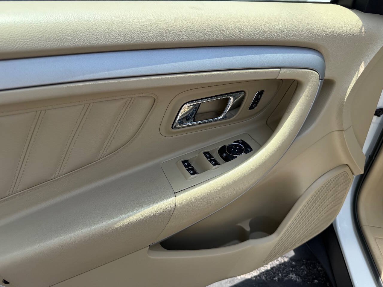 Used 2017 Ford Taurus SEL w/ Equipment Group 201A FWD image 5