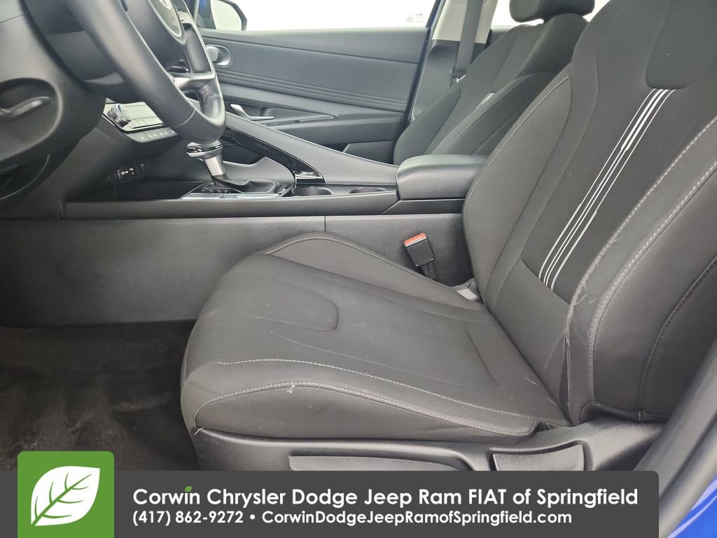 Used 2025 Hyundai Elantra SEL image 20