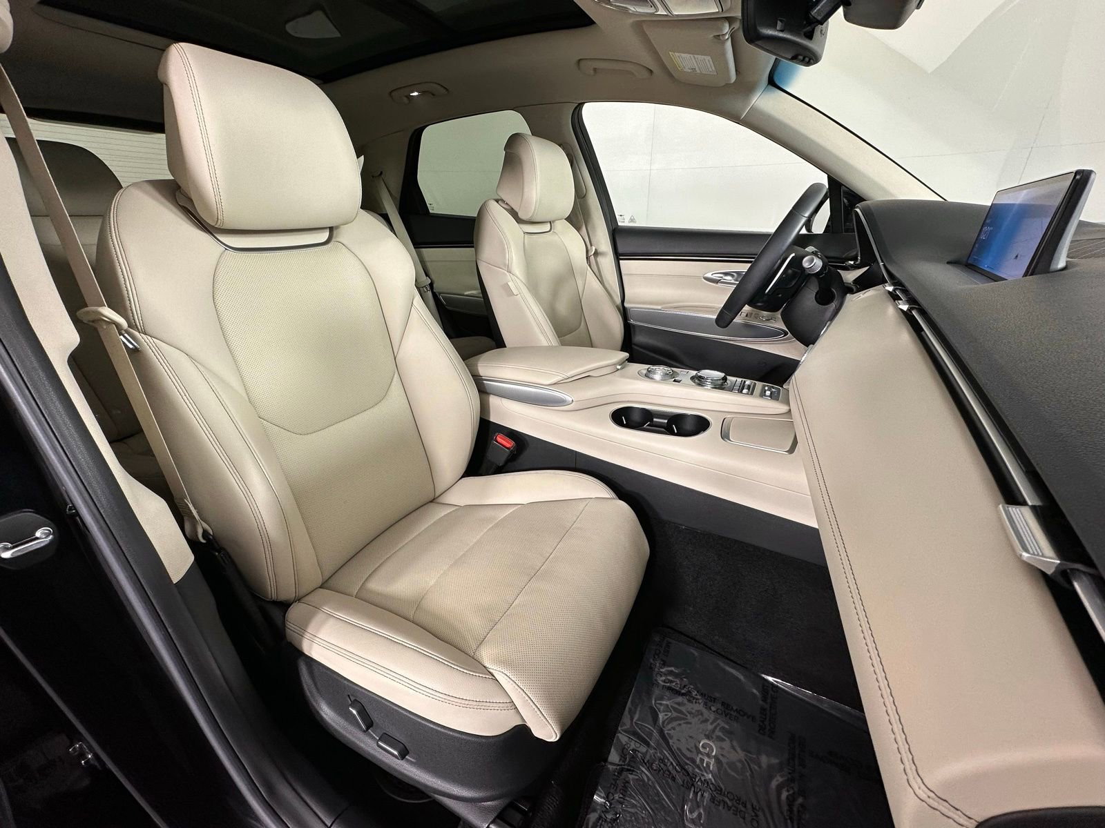 Used 2022 Genesis GV70 2.5T w/ Select Package image 6