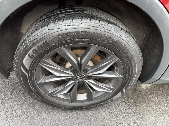 Certified 2024 Volkswagen Tiguan SE AWD/4WD image 9