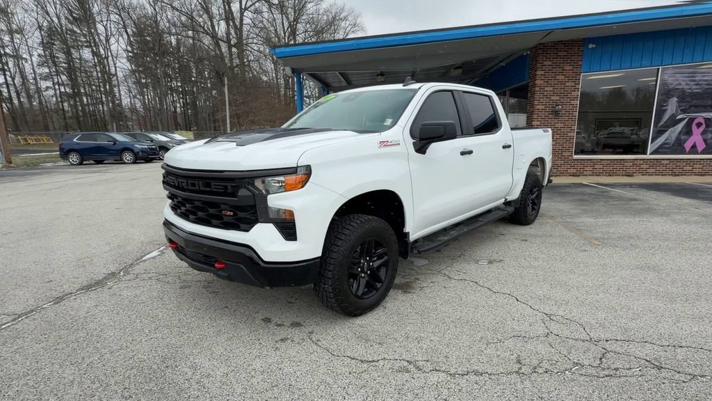 Used 2025 Chevrolet Silverado 1500 Custom Trail Boss AWD/4WD image 4