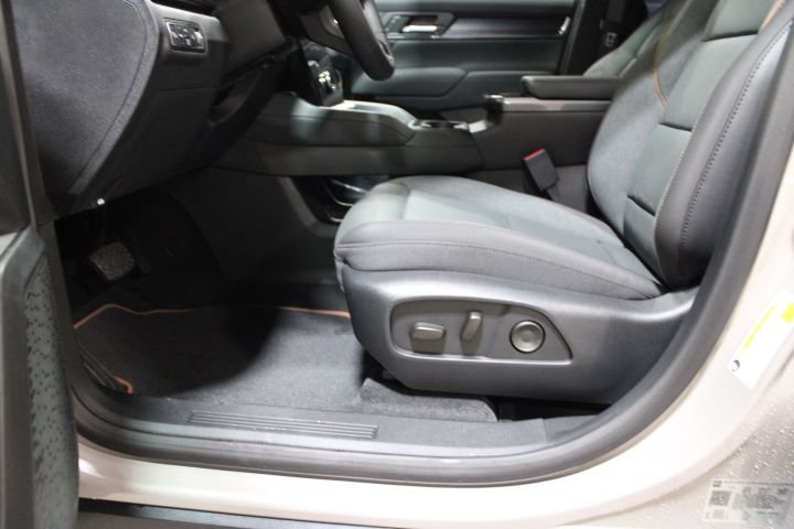 New 2026 GMC Terrain AT4 w/ Convenience Package III AWD/4WD image 18