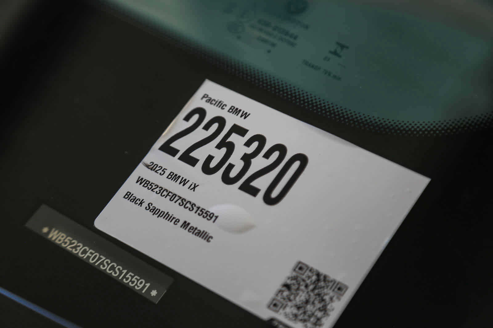 Used 2025 BMW iX xDrive50 w/ Premium Package image 27