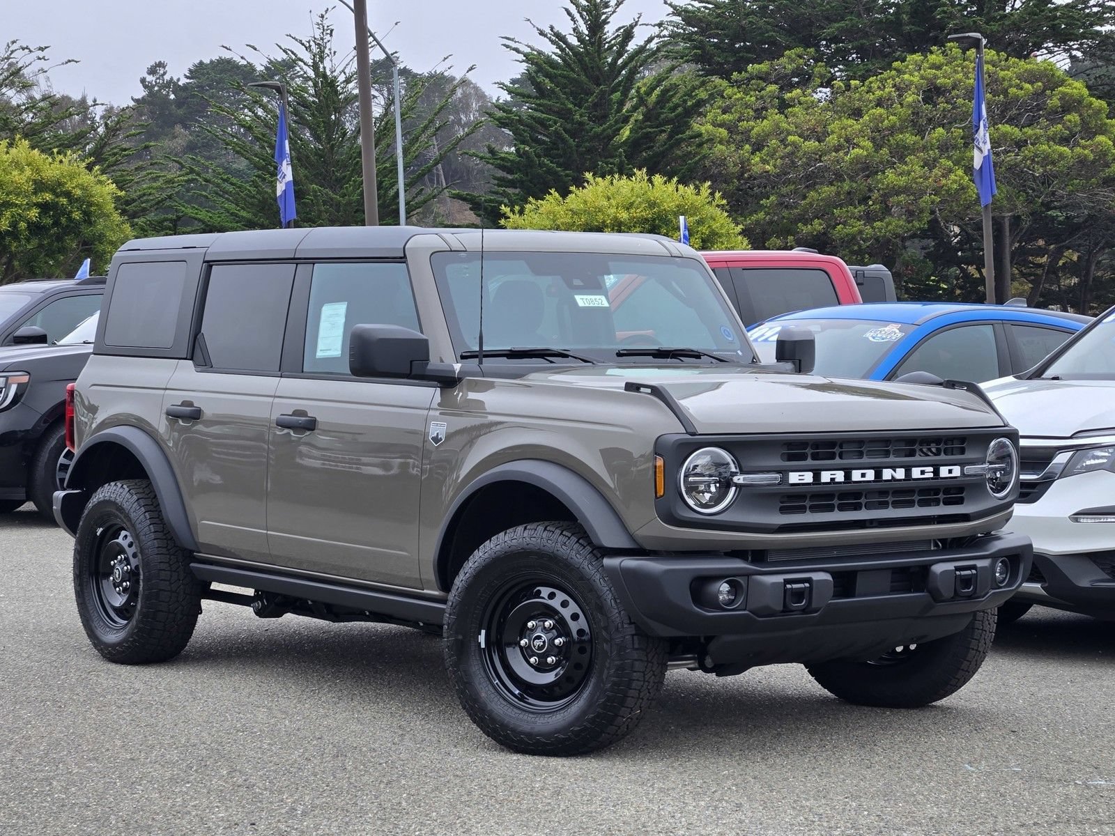New 2026 Ford Bronco Big Bend w/ Black Diamond Package AWD/4WD image 2