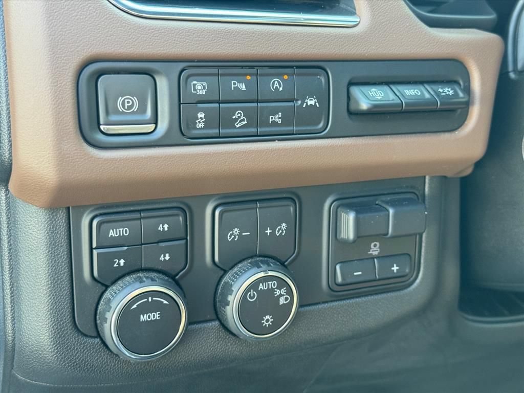 Used 2024 Chevrolet Suburban High Country w/ Advanced Technology Package AWD/4WD image 19