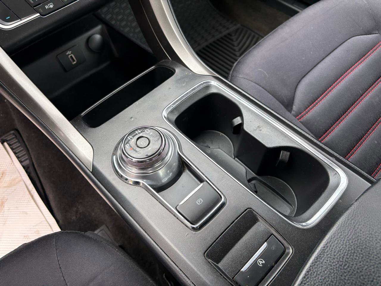 Used 2017 Ford Fusion SE w/ Fusion SE Technology Package image 28