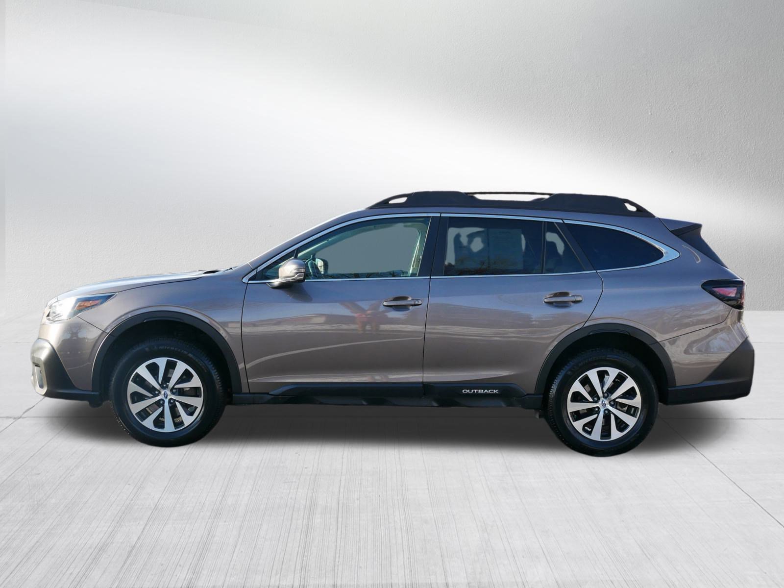 Used 2021 Subaru Outback Premium image 4