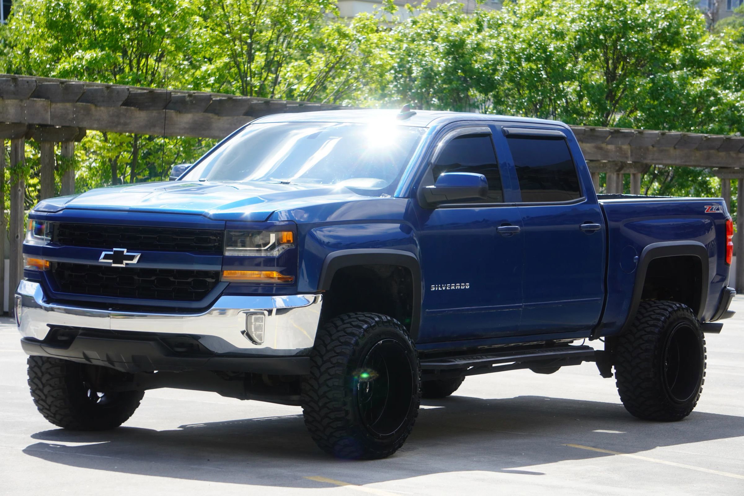 Used 2017 Chevrolet Silverado 1500 LT w/ All Star Edition AWD/4WD image 4