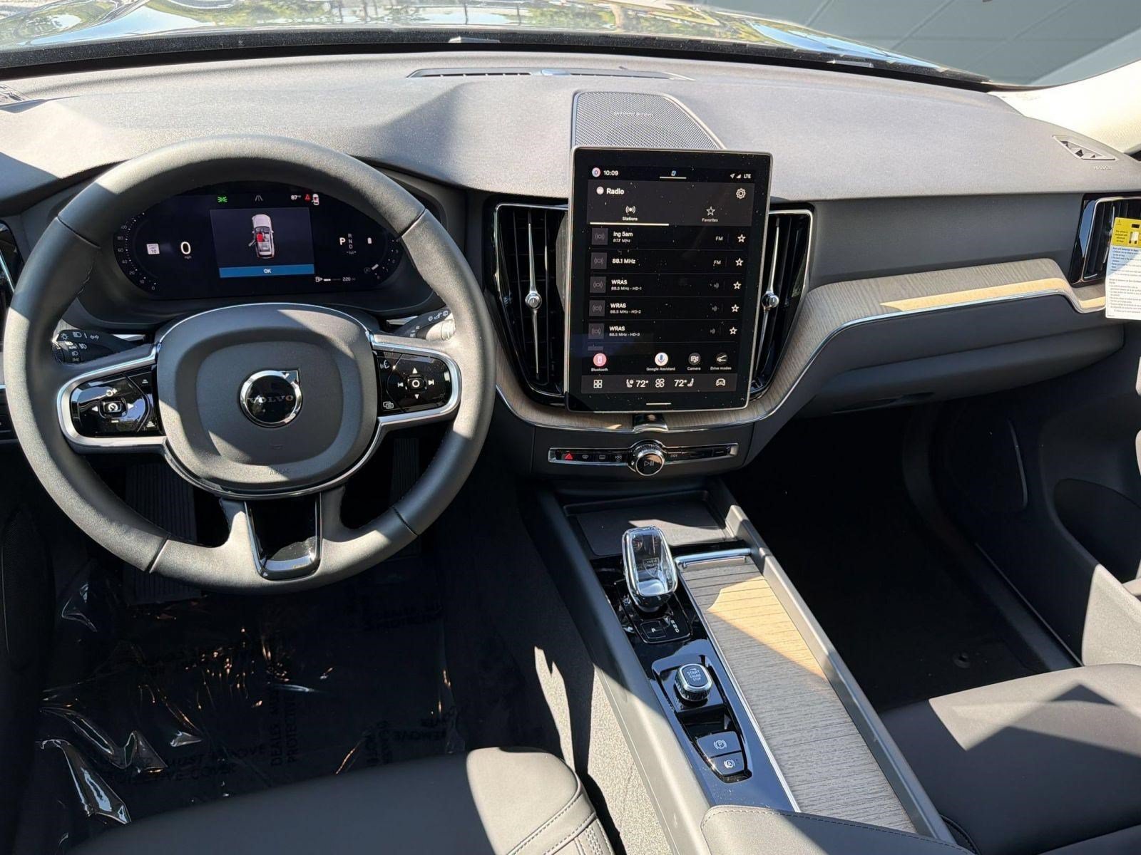 New 2027 Volvo XC60 B5 Plus AWD/4WD image 26