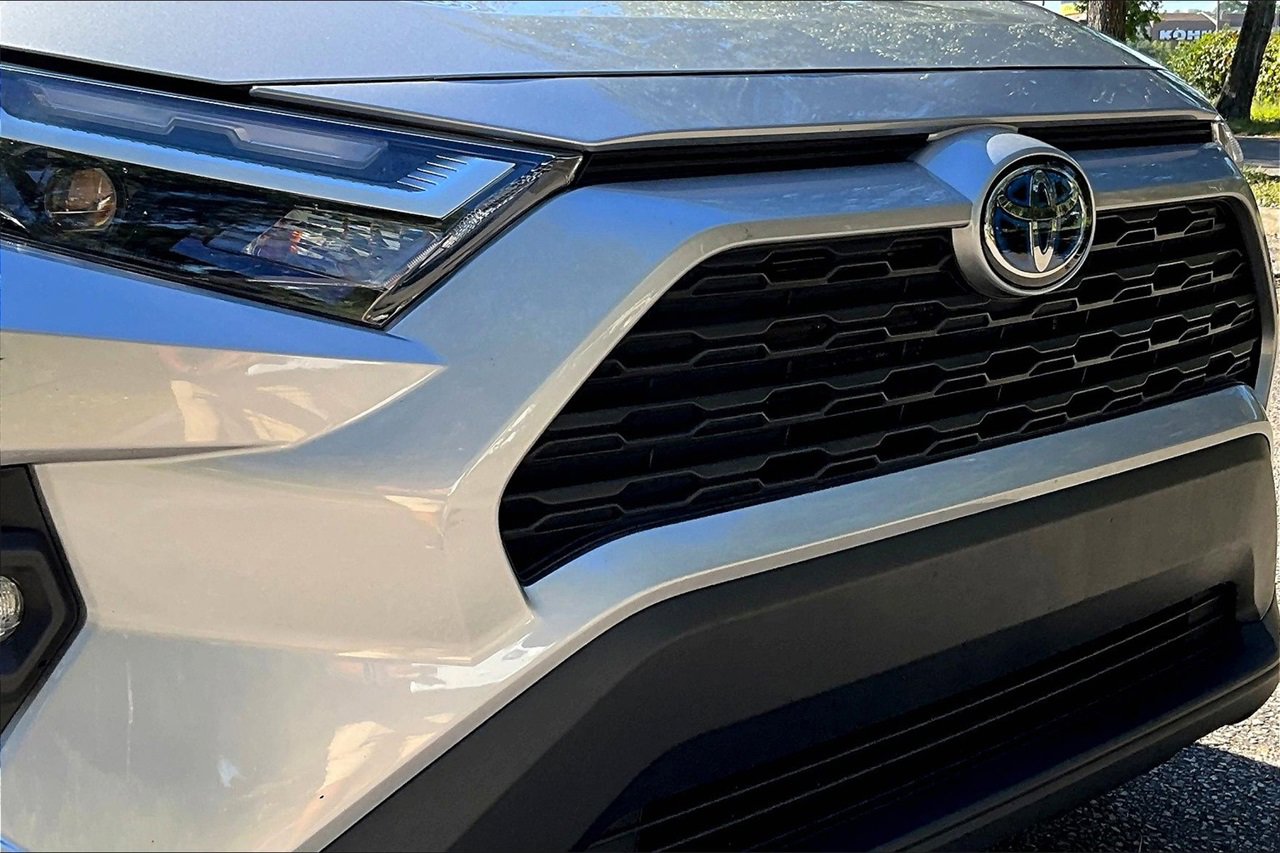 Used 2022 Toyota RAV4 XLE Premium image 32