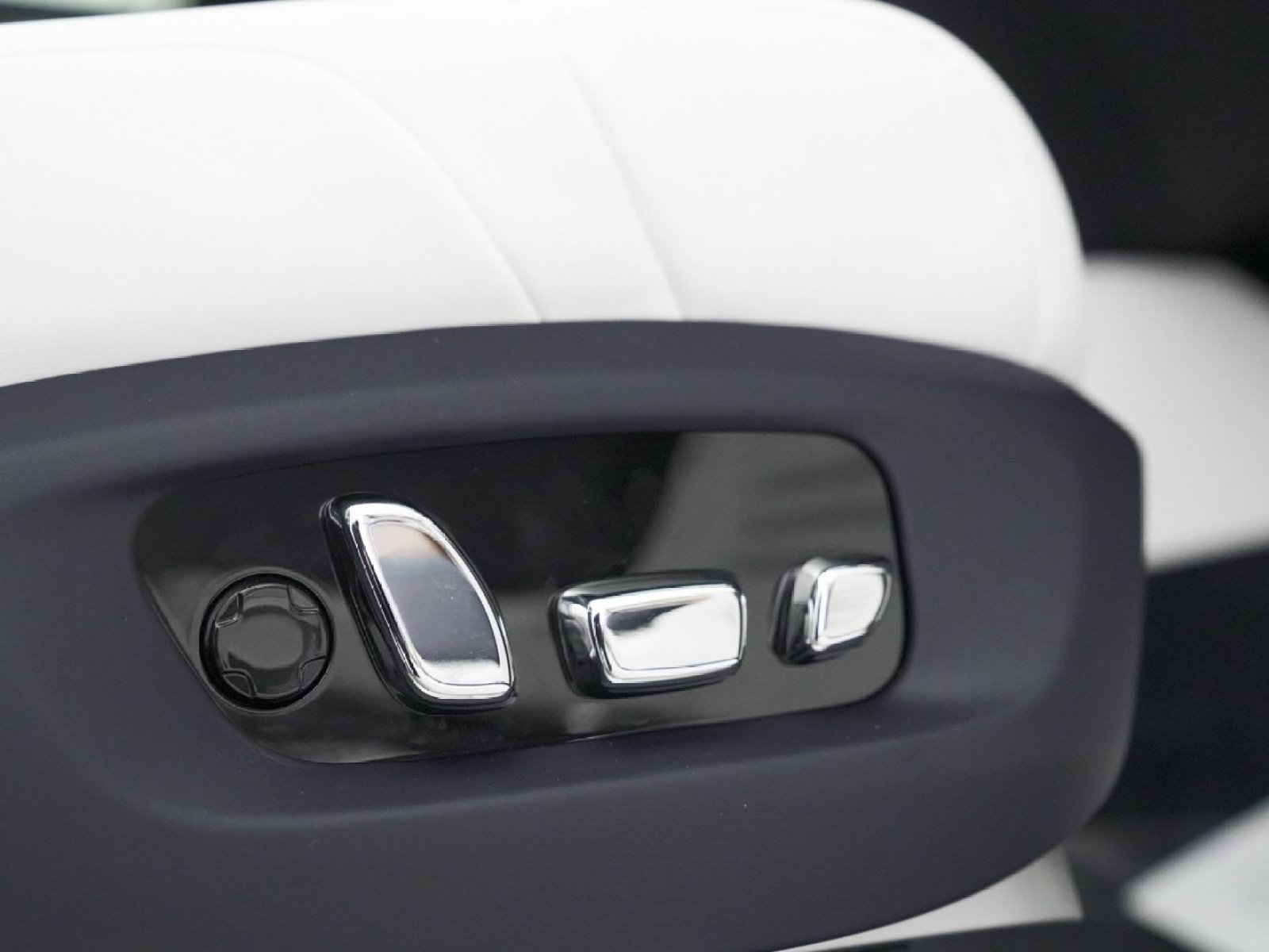 New 2026 Rolls-Royce Phantom Sedan RWD image 46